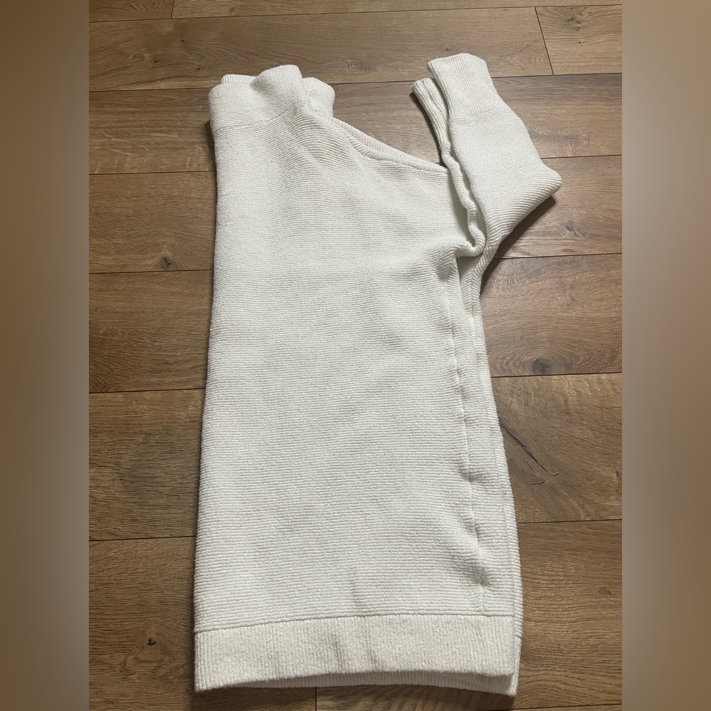 Free People Oversized Cream Cowl Neck Sweater size Small - Picture 7 of 11